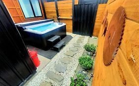 Hawea Heaven: Superking Beds + Hot Tub + Mountain